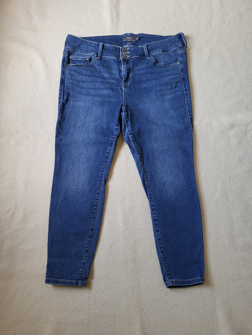 Torrid Blue Jeans Women's Size 18S Skinny Leg Capri Cotton Blend Strech